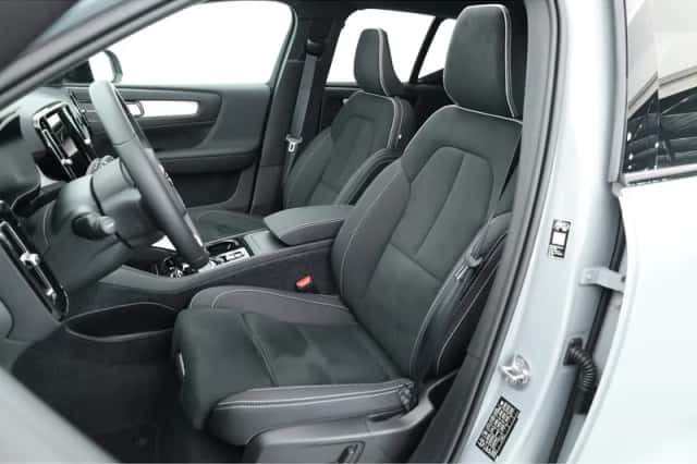 Volvo XC40 (2025) thumbnail 3