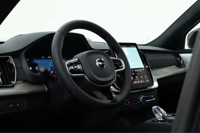 Volvo XC90 (2025) thumbnail 5