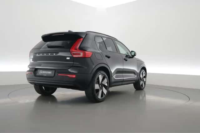 Volvo XC40 (2023) thumbnail 2
