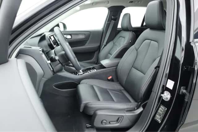 Volvo XC40 (2023) thumbnail 3