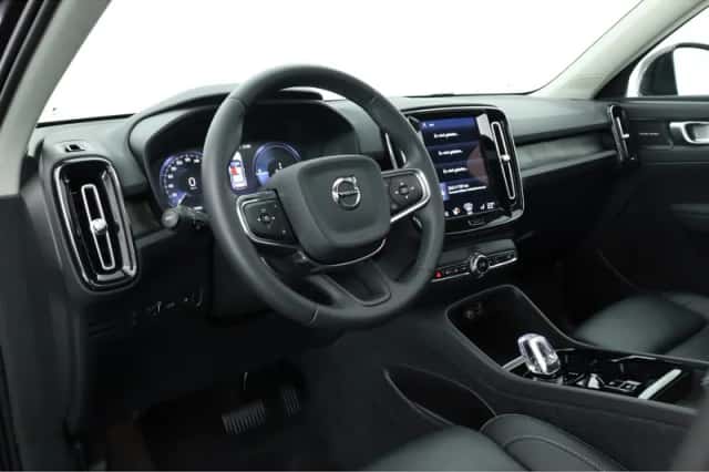 Volvo XC40 (2023) thumbnail 4