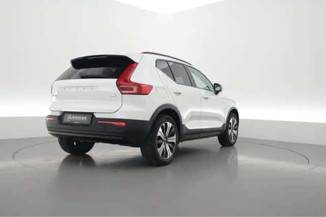 Volvo XC40 (2023) thumbnail 2