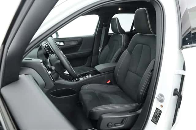 Volvo XC40 (2023) thumbnail 3