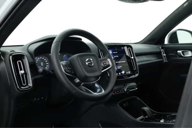 Volvo XC40 (2023) thumbnail 5