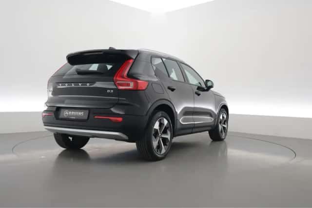 Volvo XC40 (2023) thumbnail 2