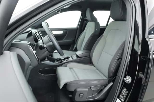 Volvo XC40 (2023) thumbnail 3