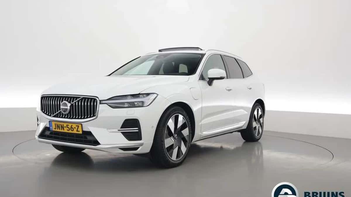Volvo XC60 (2025) — foto 1
