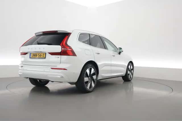 Volvo XC60 (2025) thumbnail 2