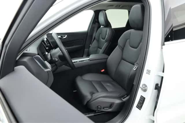 Volvo XC60 (2025) thumbnail 3