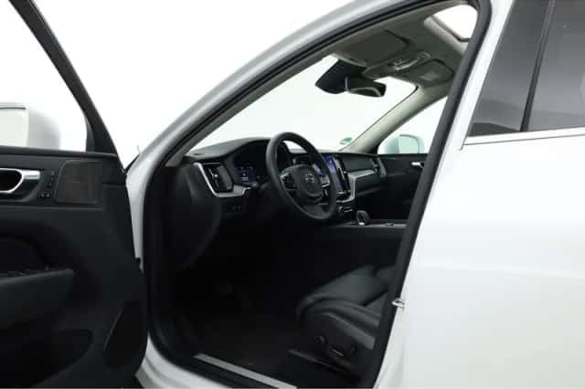 Volvo XC60 (2025) thumbnail 4