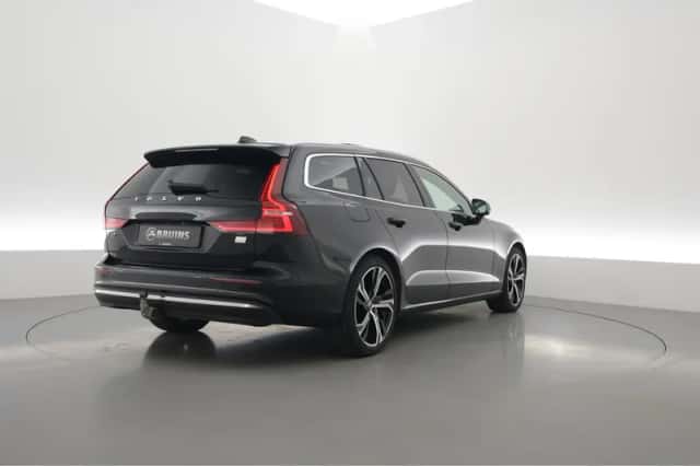 Volvo V60 (2022) thumbnail 2