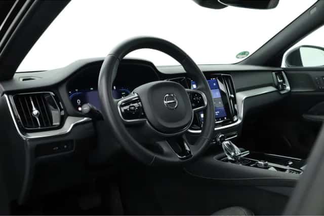 Volvo V60 (2022) thumbnail 4