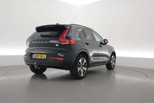 Volvo XC40 (2023) thumbnail 2