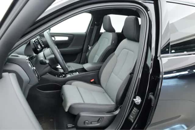 Volvo XC40 (2023) thumbnail 3