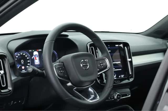 Volvo XC40 (2023) thumbnail 5