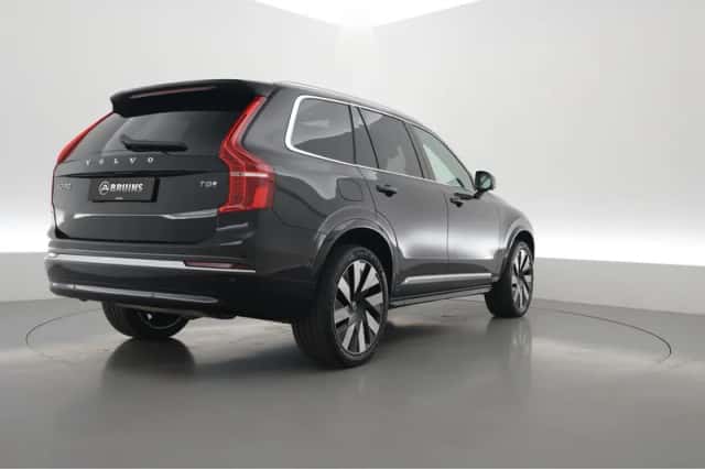 Volvo XC90 (2024) thumbnail 2