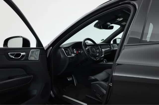 Volvo XC60 (2020) thumbnail 4