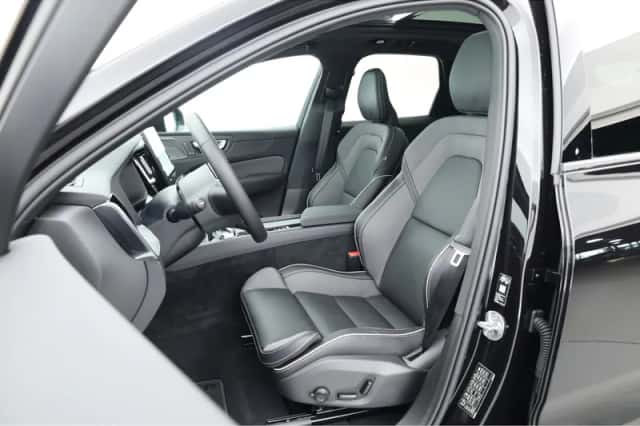 Volvo XC60 (2025) thumbnail 3