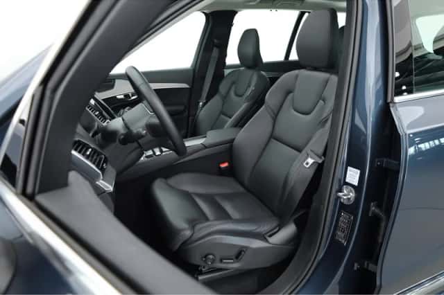 Volvo XC90 (2023) thumbnail 3