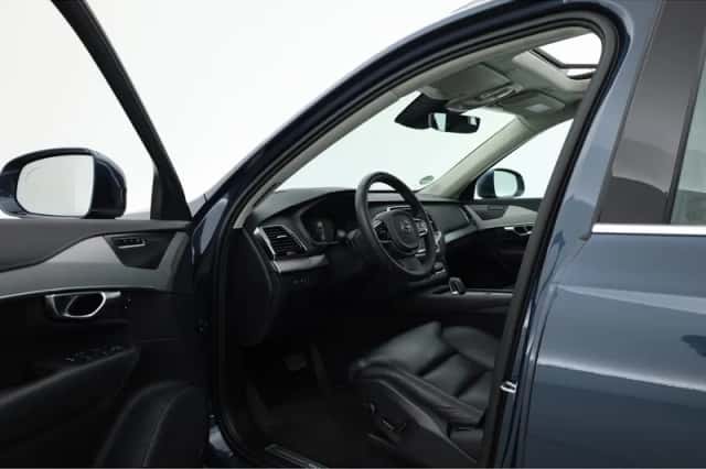 Volvo XC90 (2023) thumbnail 4