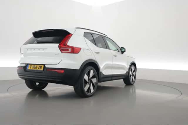 Volvo XC40 (2022) thumbnail 2