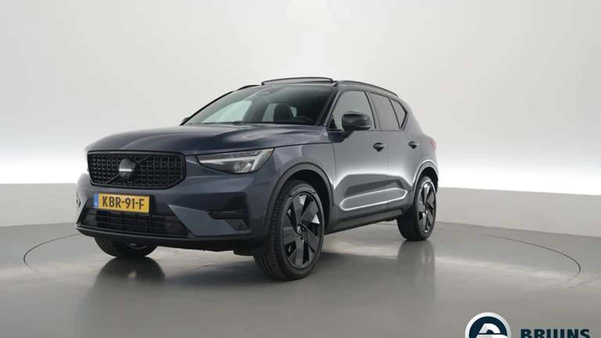 Volvo XC40 (2025) — foto 1