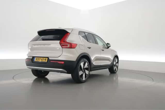 Volvo XC40 (2022) thumbnail 2