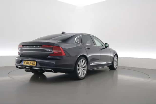 Volvo S90 (2018) thumbnail 2