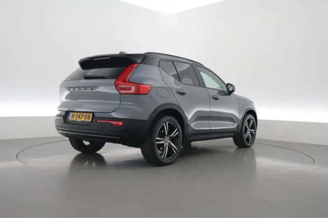Volvo XC40 (2020) thumbnail 2