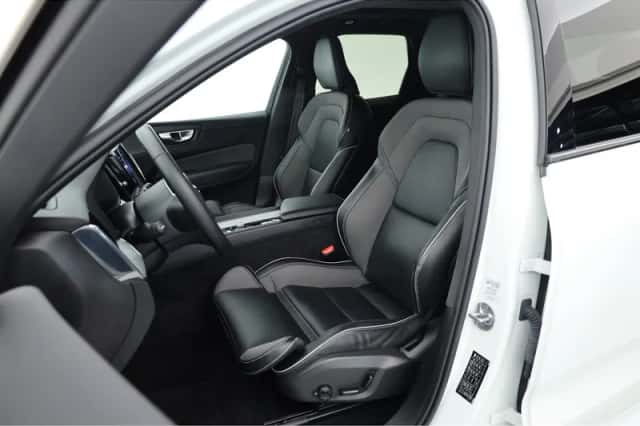 Volvo XC60 (2023) thumbnail 3