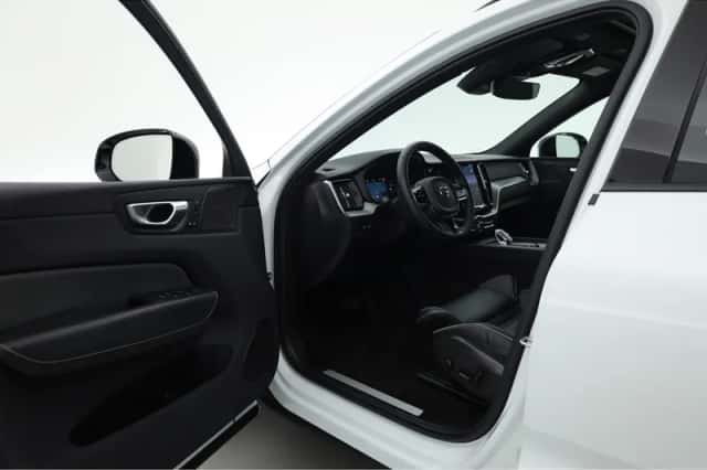 Volvo XC60 (2023) thumbnail 4