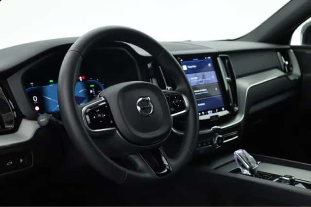 Volvo XC60 (2023) thumbnail 5