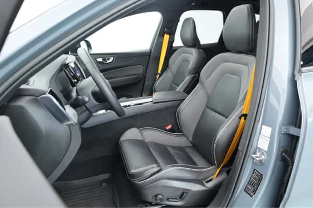 Volvo XC60 (2023) thumbnail 3