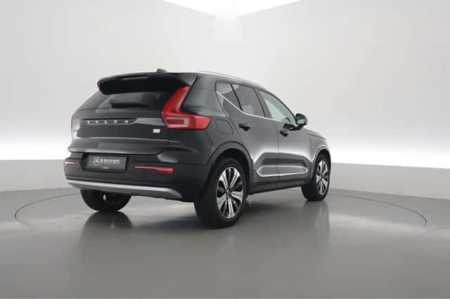 Volvo XC40 (2023) thumbnail 2
