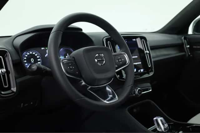Volvo XC40 (2023) thumbnail 5
