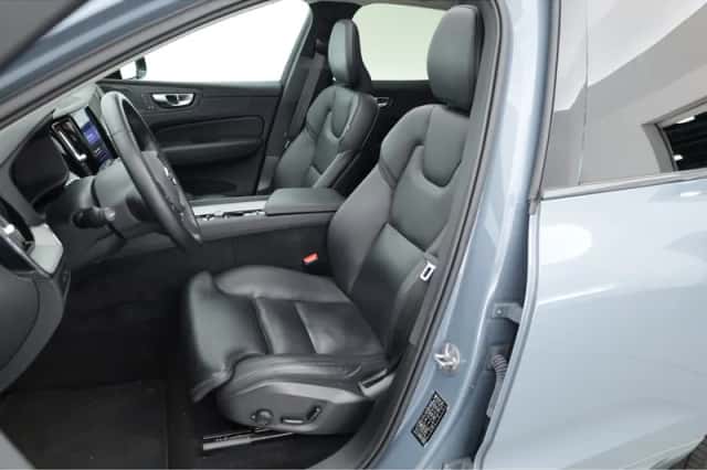 Volvo XC60 (2023) thumbnail 3