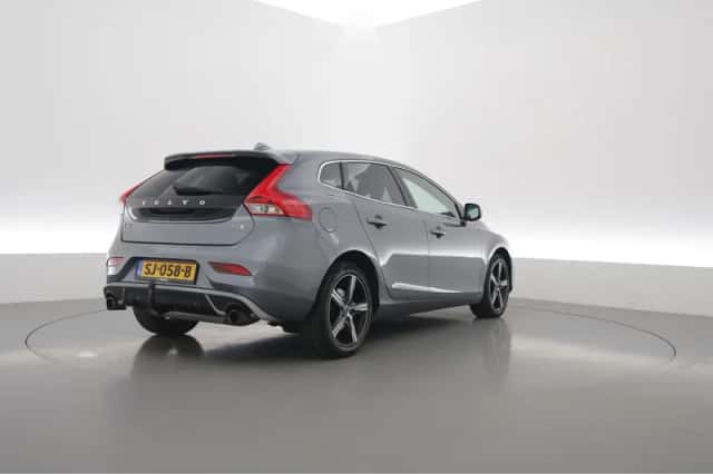 Volvo V40 (2018) thumbnail 2