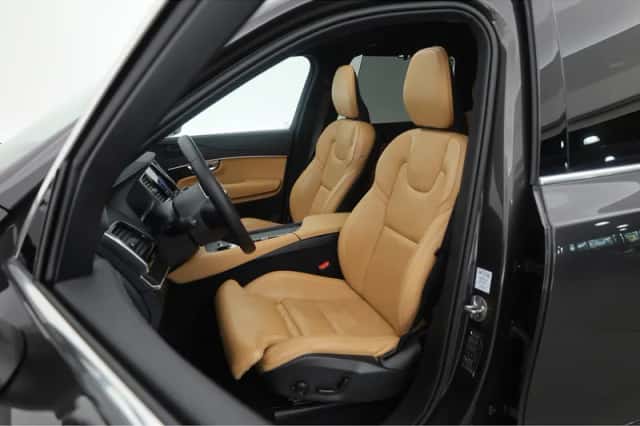 Volvo XC90 (2022) thumbnail 3