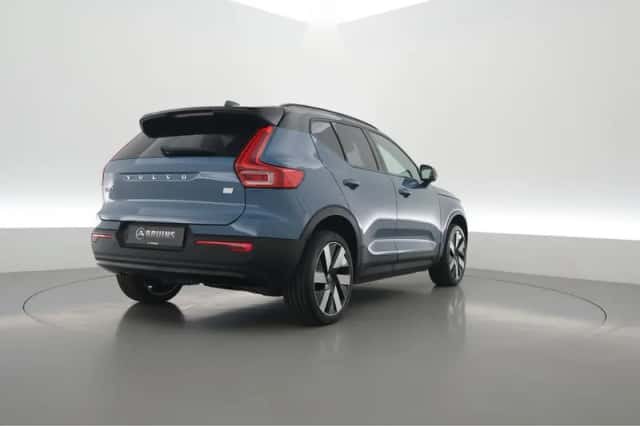 Volvo XC40 (2023) thumbnail 2