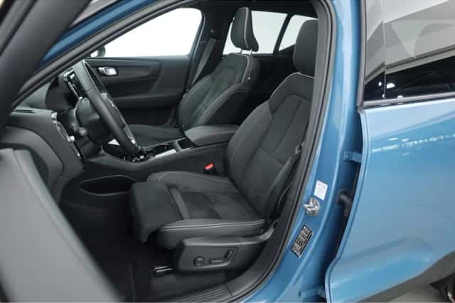 Volvo XC40 (2023) thumbnail 3