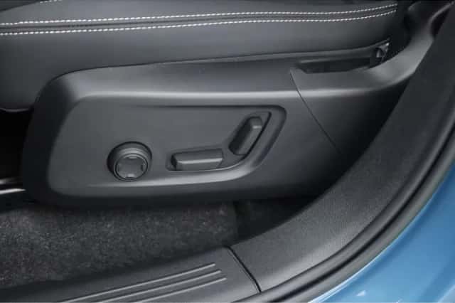 Volvo XC40 (2023) thumbnail 4