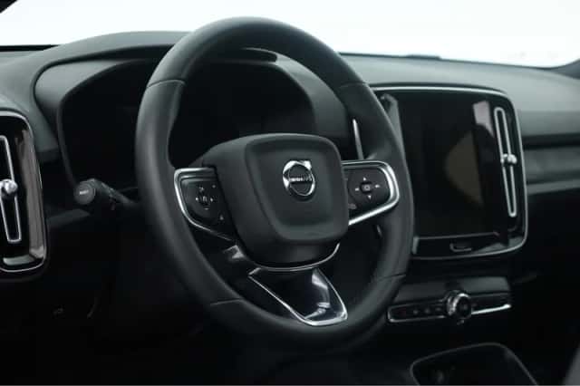 Volvo XC40 (2023) thumbnail 5