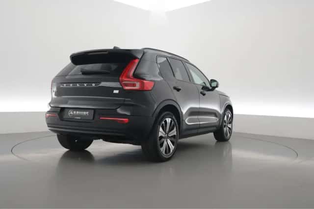 Volvo XC40 (2023) thumbnail 2
