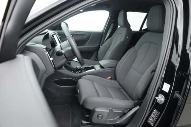 Volvo XC40 (2023) thumbnail 3