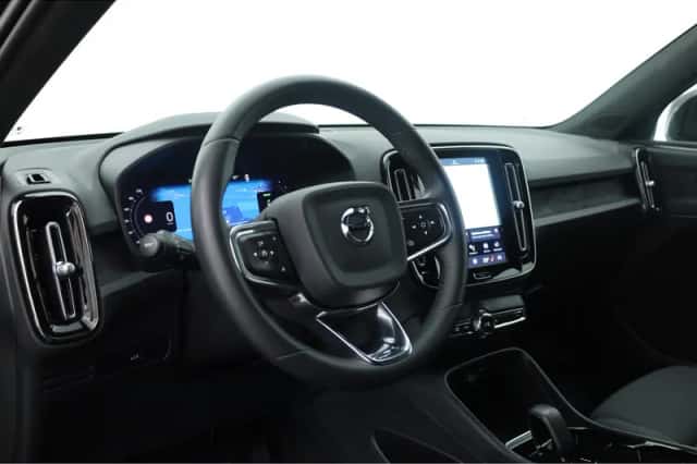Volvo XC40 (2023) thumbnail 4