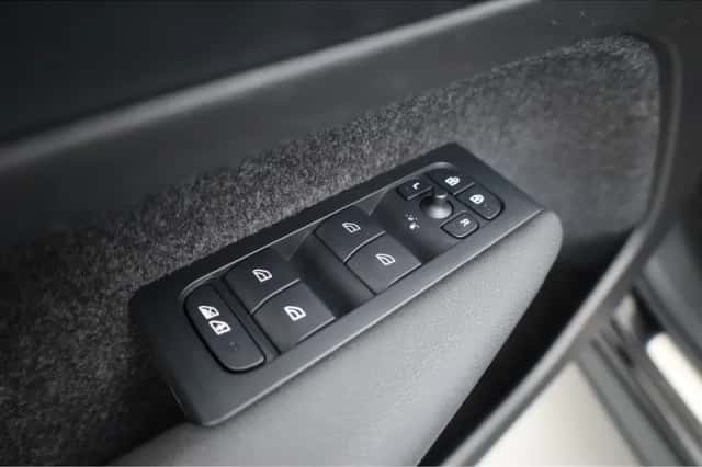 Volvo XC40 (2023) thumbnail 6
