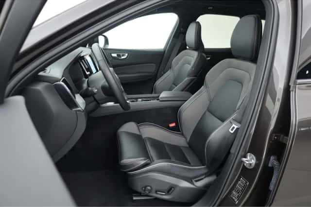 Volvo XC60 (2023) thumbnail 3