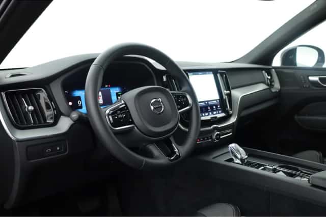 Volvo XC60 (2023) thumbnail 4