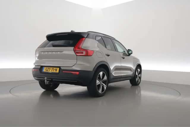 Volvo XC40 (2021) thumbnail 2