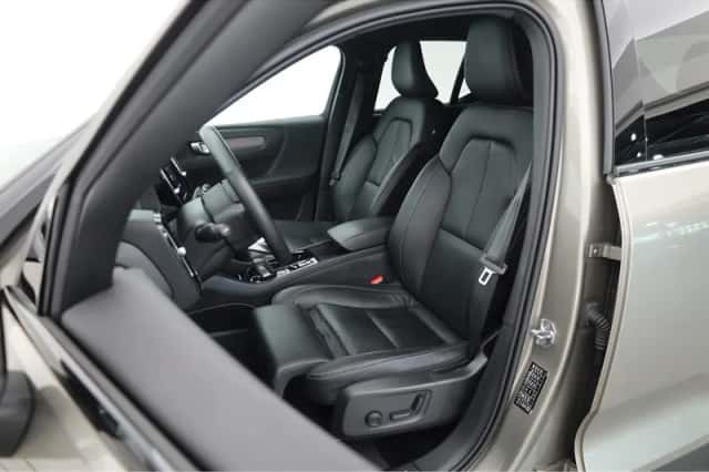 Volvo XC40 (2021) thumbnail 3